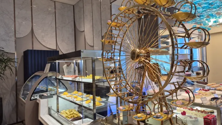 Walkerhill signature ferris wheel dessert stand