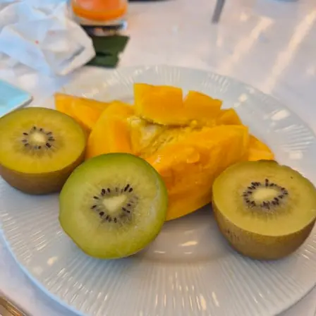 Fresh mango and kiwi fruit plate