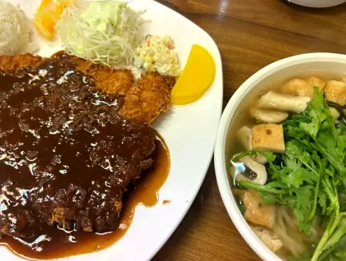 Featured image of post 平日15時でも行列？望遠洞即席うどんで1万ウォンの巨大トンカツを食べた正直レポ