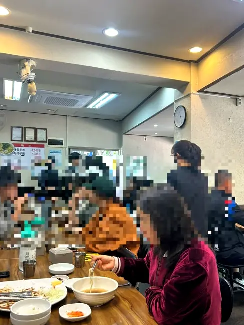 活気ある店内の雰囲気