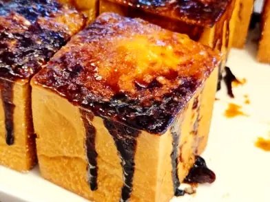 Caramelized sugar cube bread detail