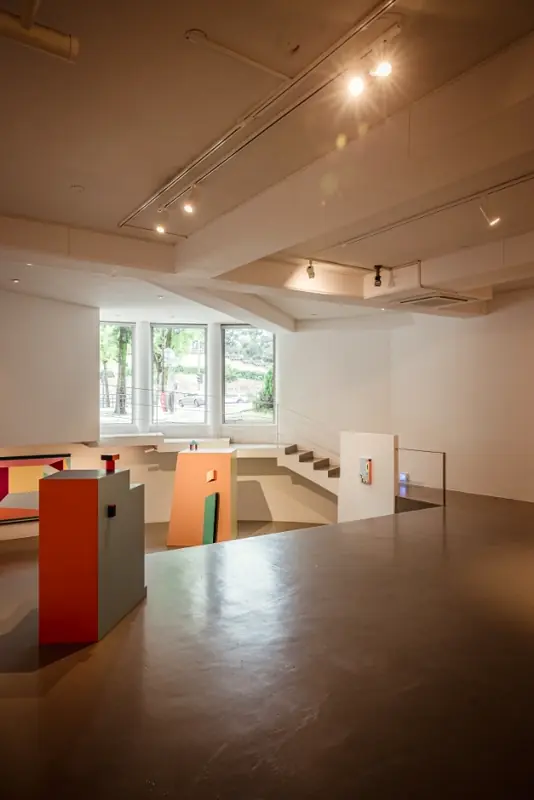 Geometric sculptures in art gallery space