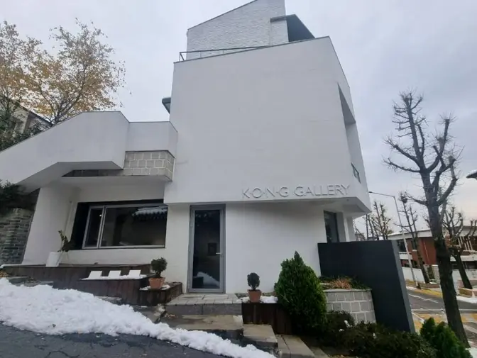Snow covered Gallery Kong building