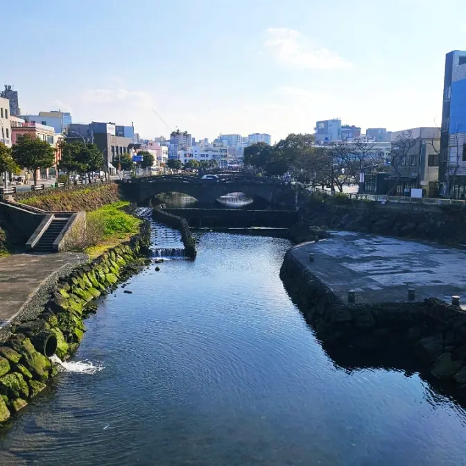 山地川の 爽やかな散歩道