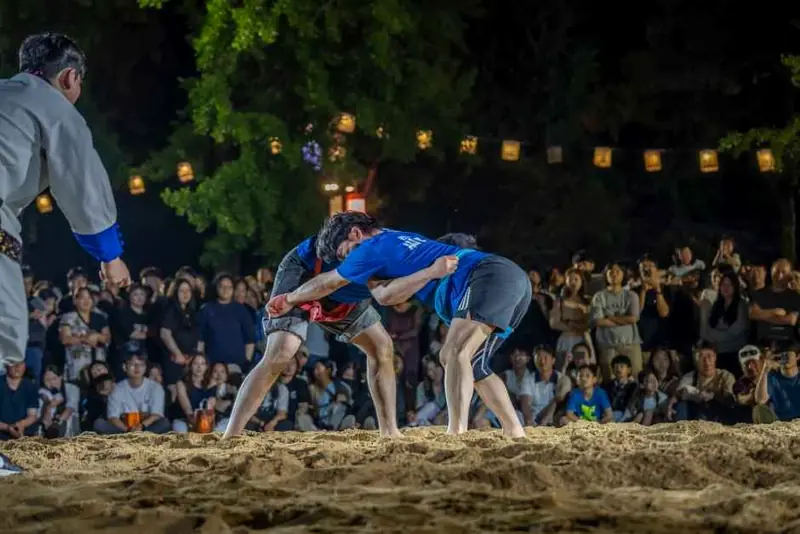 夜の伝統シルム相撲試合