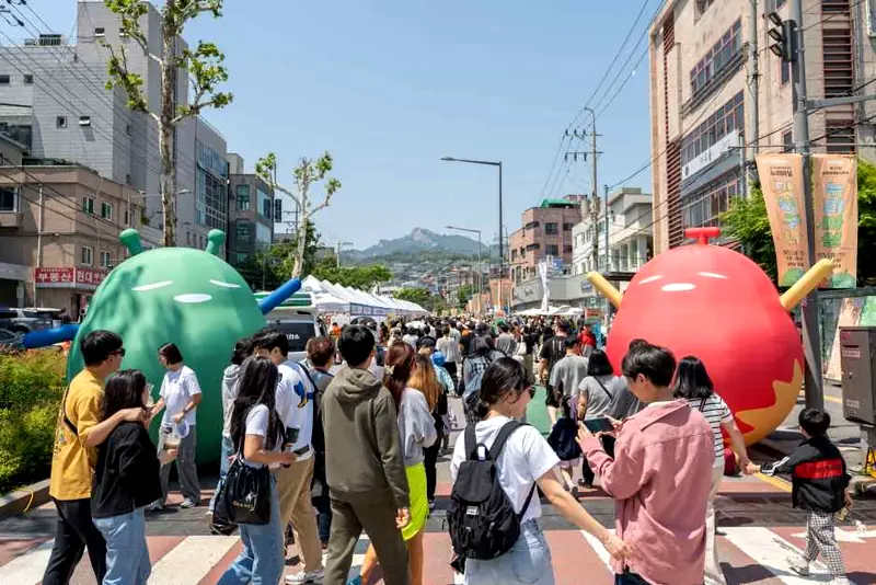 Giant inflatable characters on street