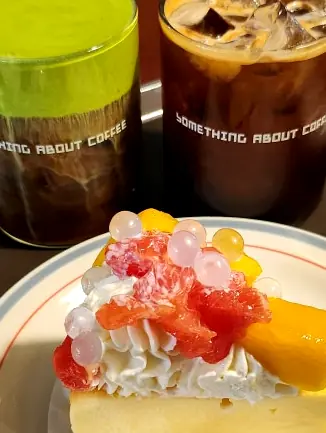 Signature drinks fruit cheesecake cafe