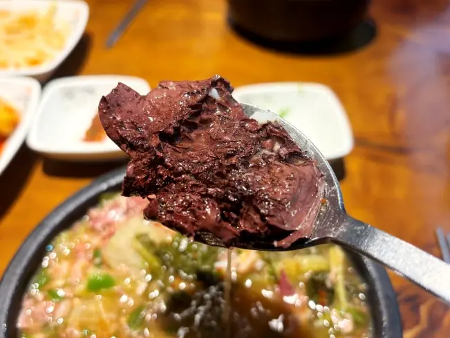 Fresh clotted beef blood