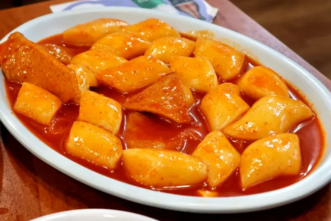 Chewy Korean spicy rice cakes tteokbokki