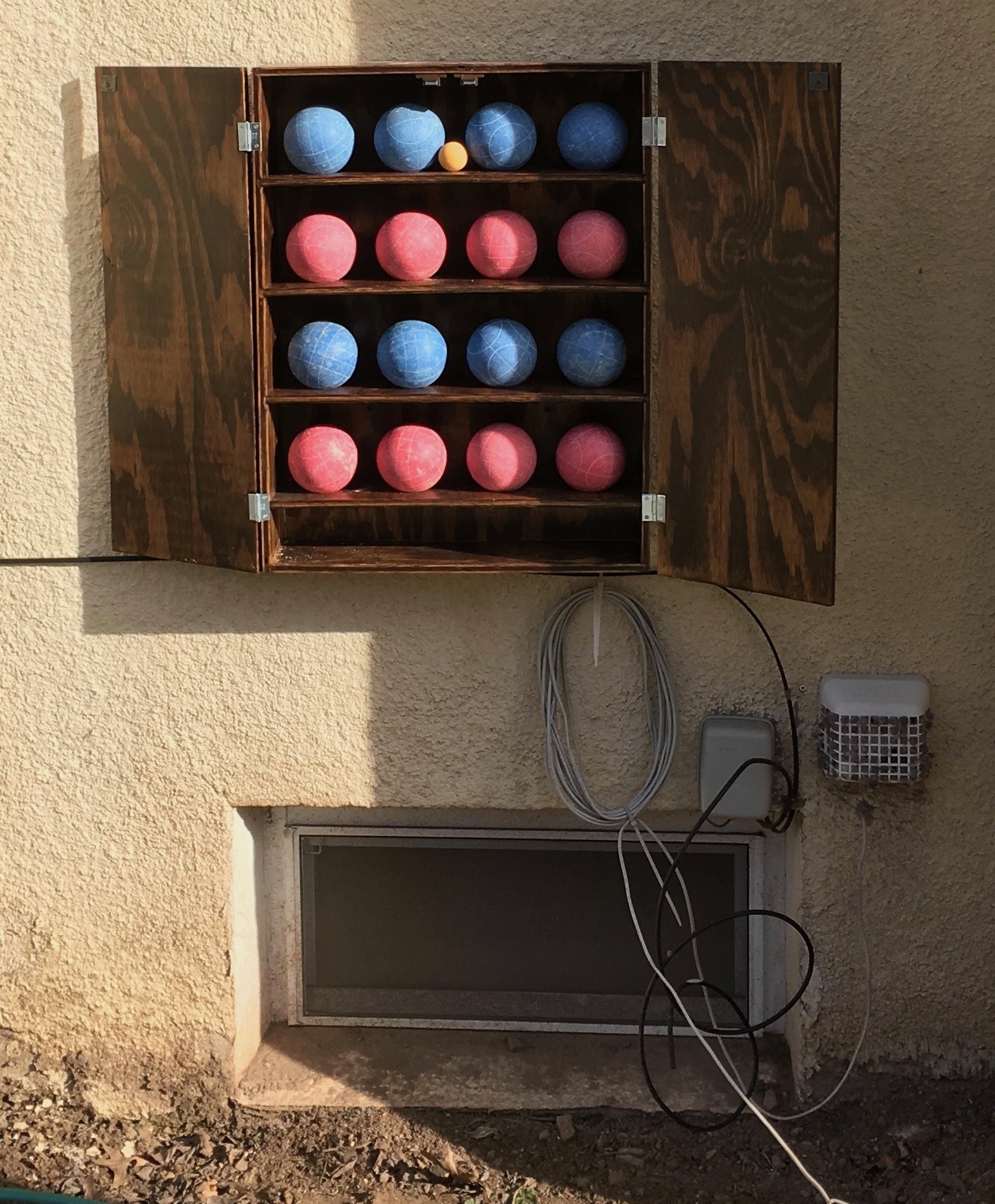 Ball cabinet
