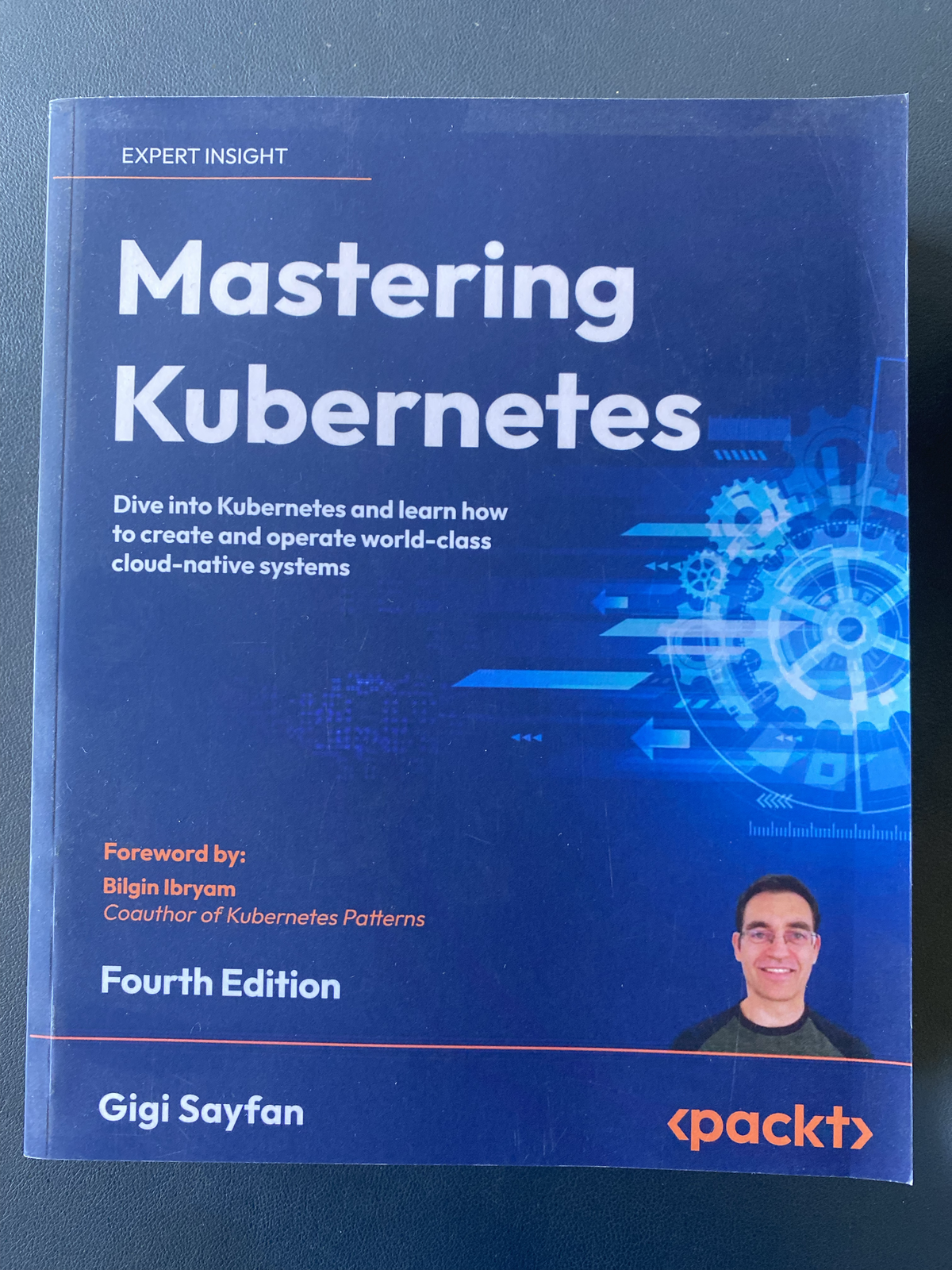 Mastering Kubernetes book cover