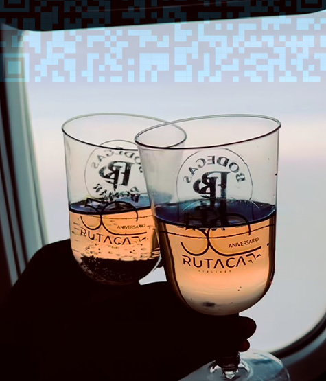 Bodegas Pomar se une a la celebración de Rutaca Airlines. 