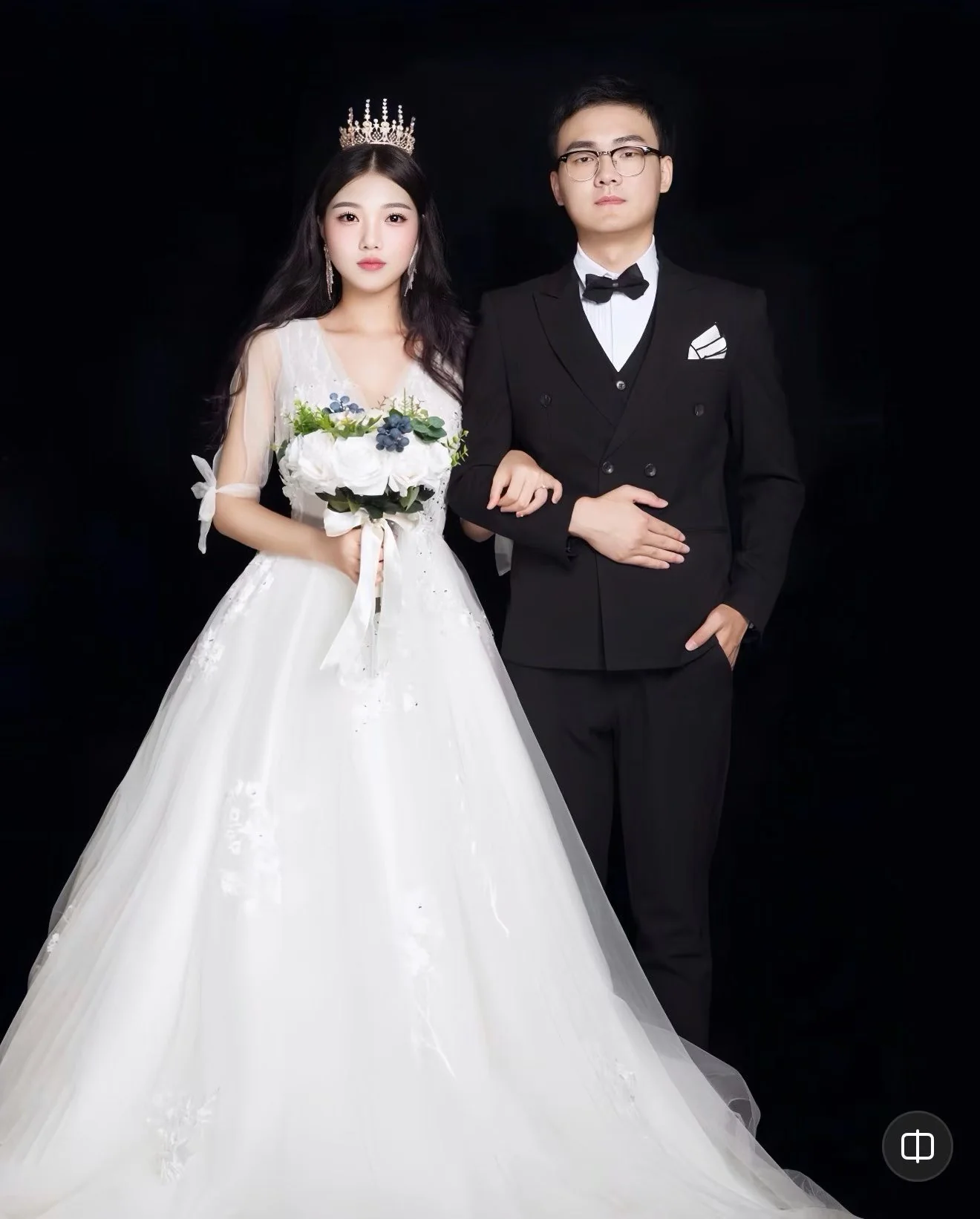 韩先凯与伴侣在第四次婚礼上的合影