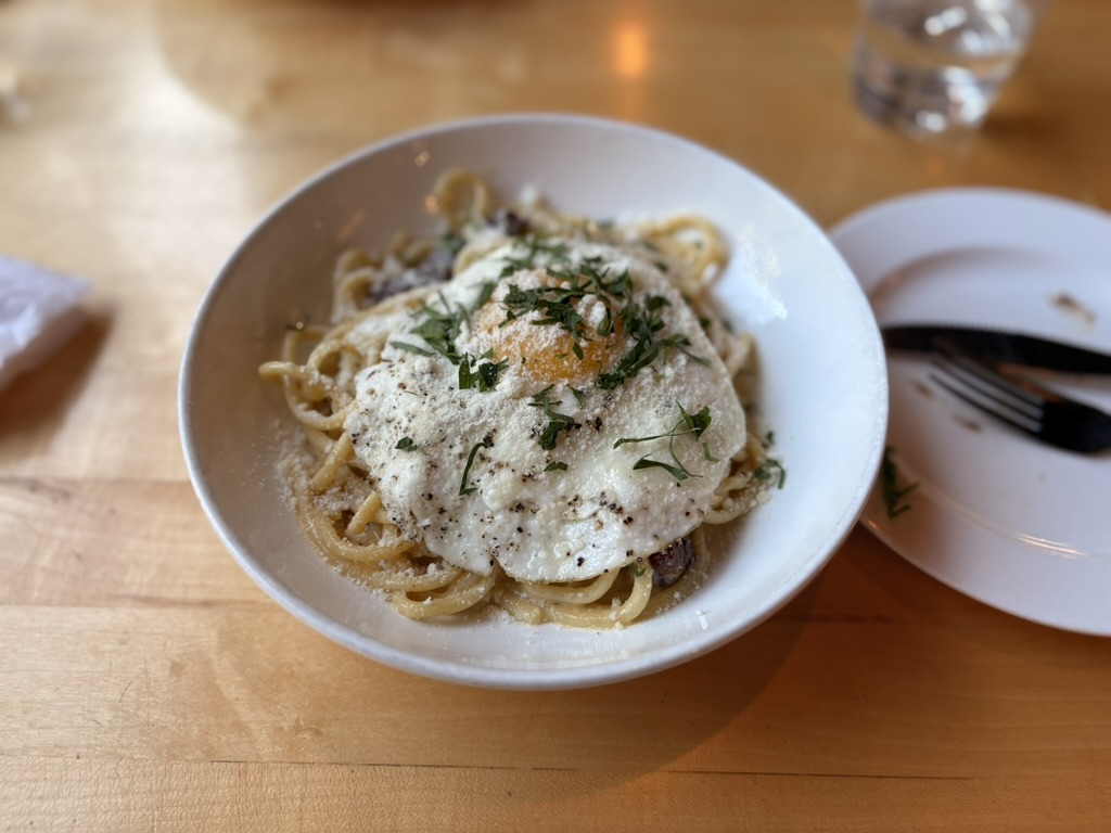 用粗粮打的Carbonara，面条非常筋道