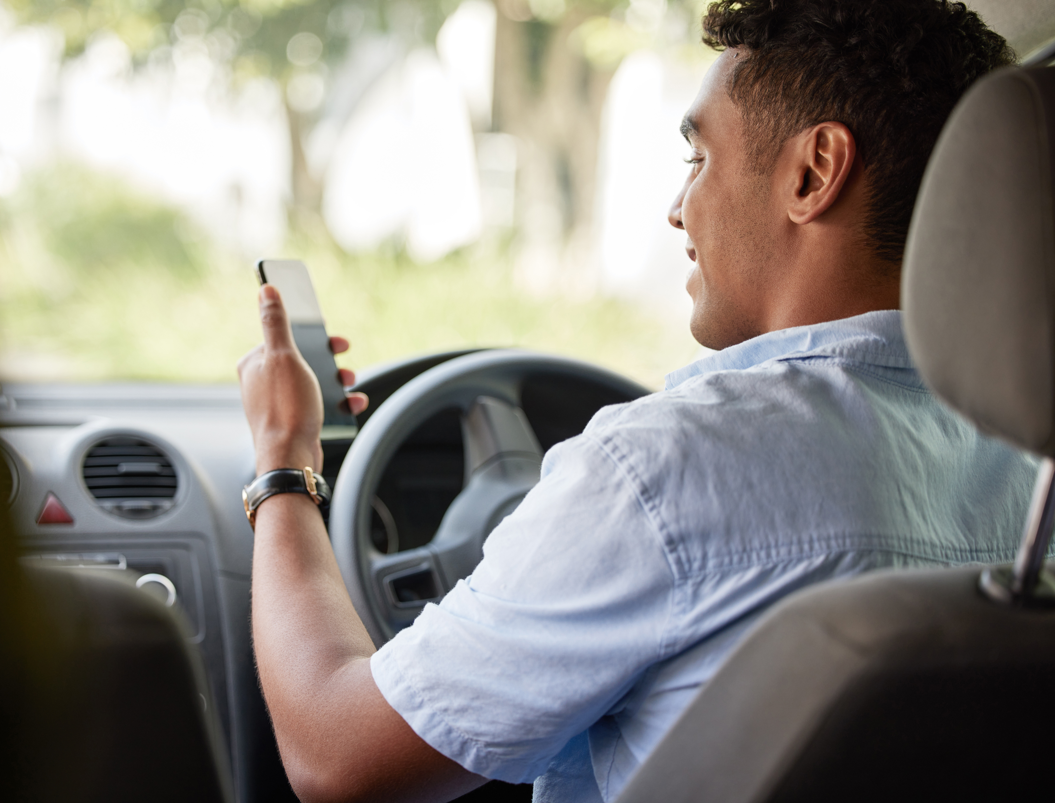 A driver checking the HUM app before a ride