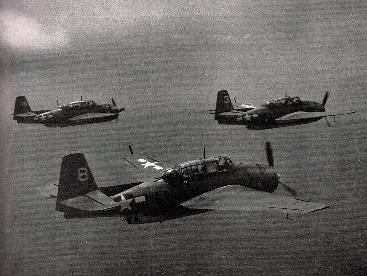 TBM-3 Avenger torpedo bombers in formation, 1945 — the same type flown by the lost Flight 19
