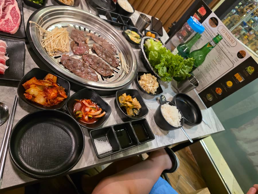 코리안 BBQ — 갈비와 반찬