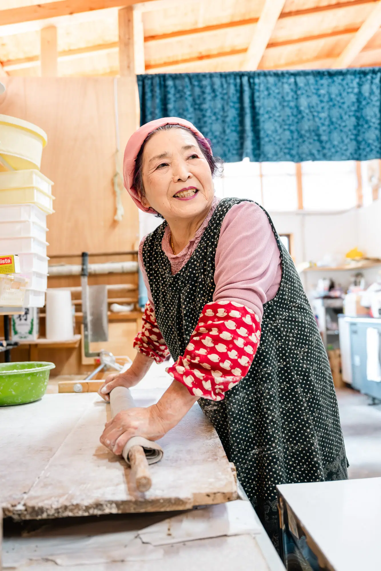 川原恵美子おばあちゃんが手打ちそばを仕込む様子