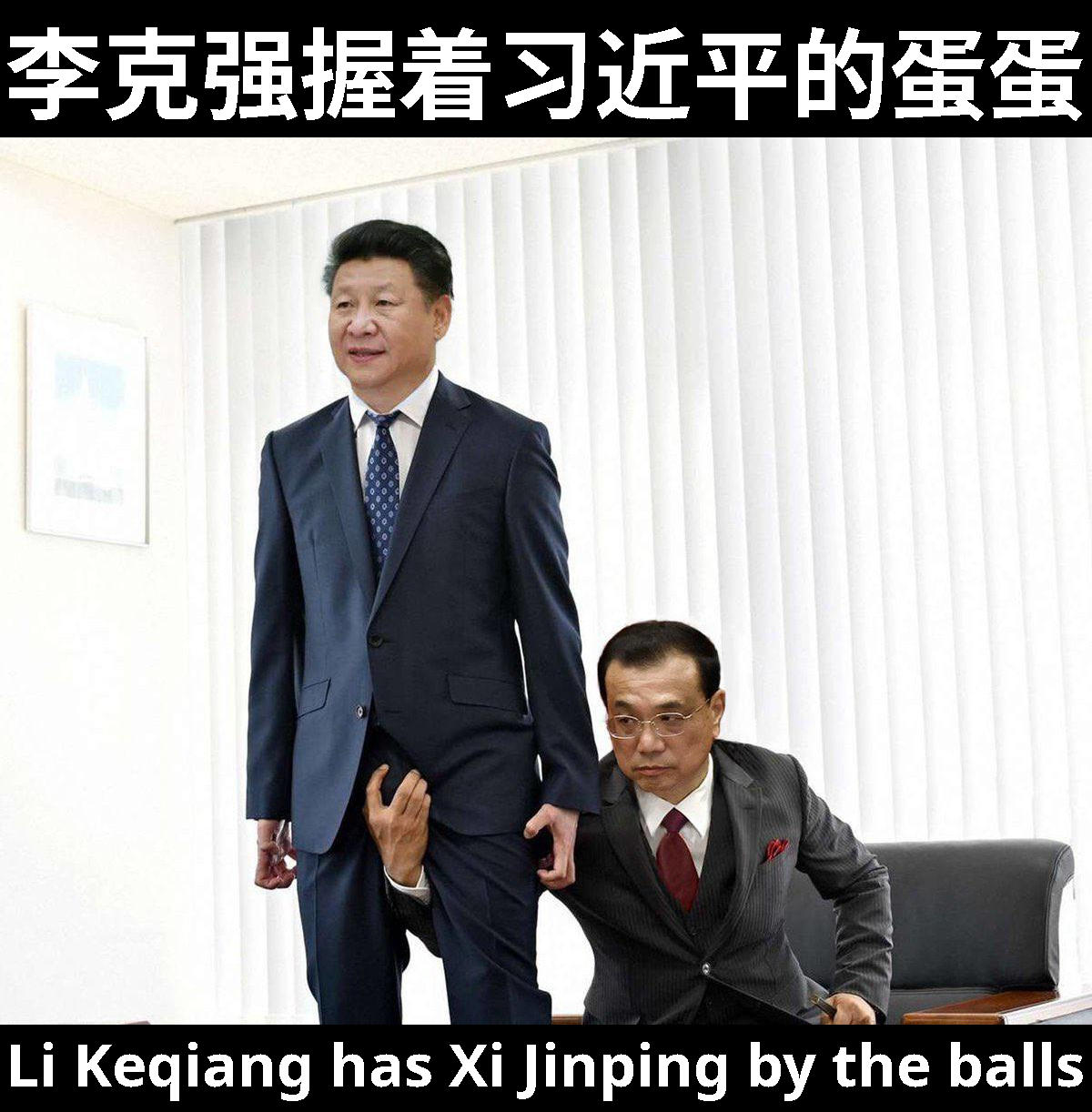 Li Keqiang holding balls of Xi Jinping