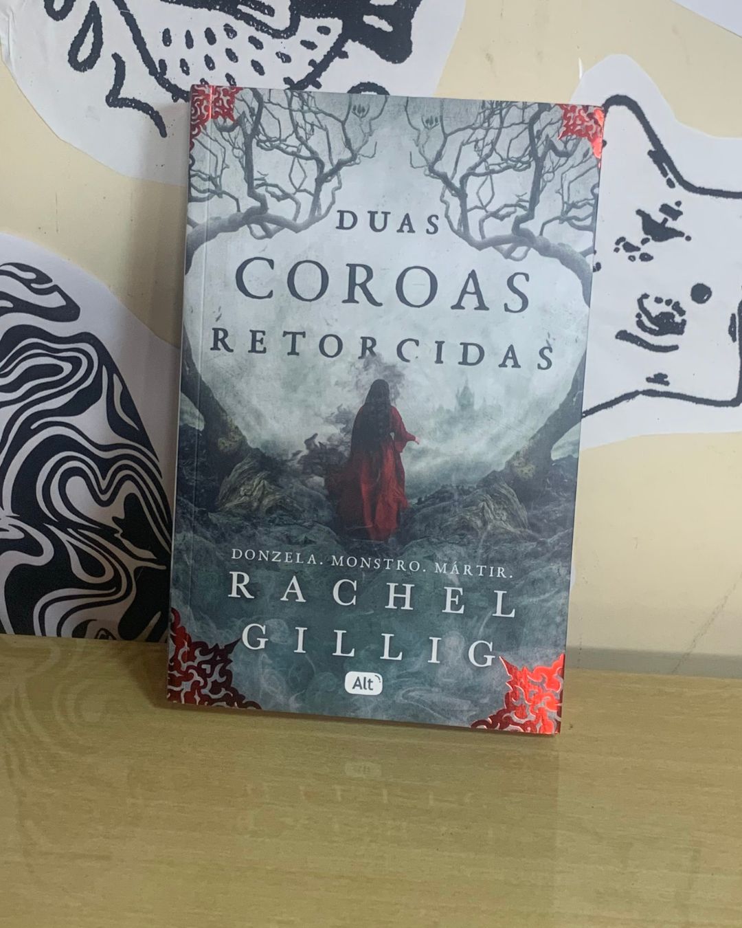 Duas Coroas Retorcidas - Rachel Gilling