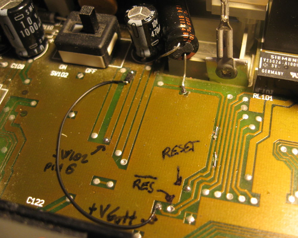 Modification to power an ESP32 board when the Minitel 5 is powered by its internal batteries