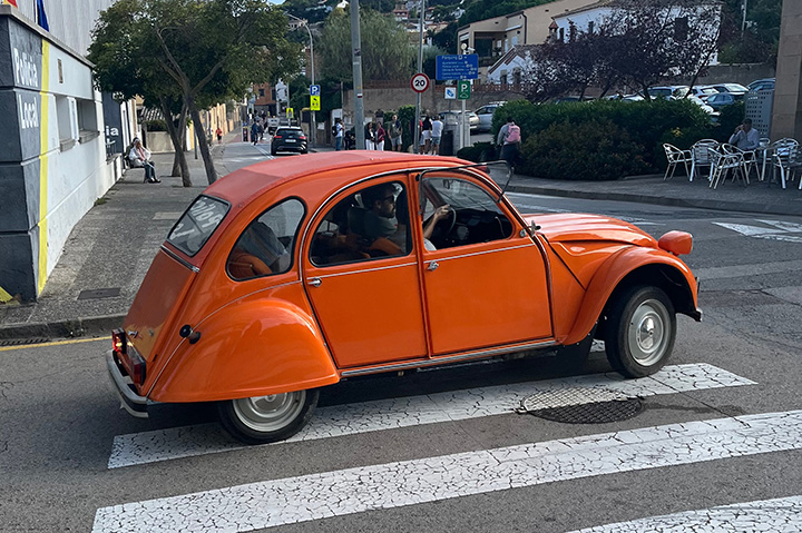 Car image sample with Content Credentials