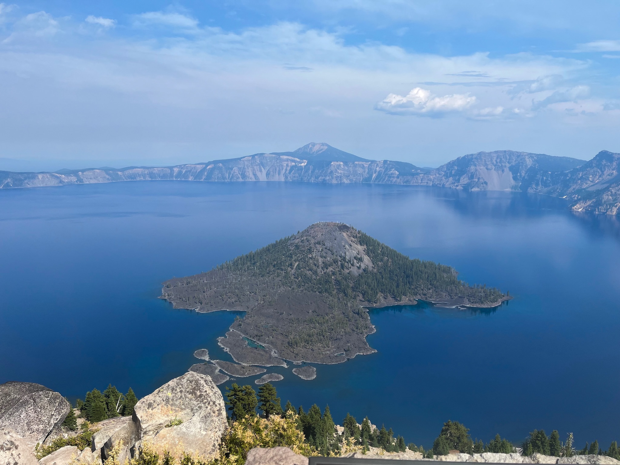 Crater Lake image sample with Content Credentials