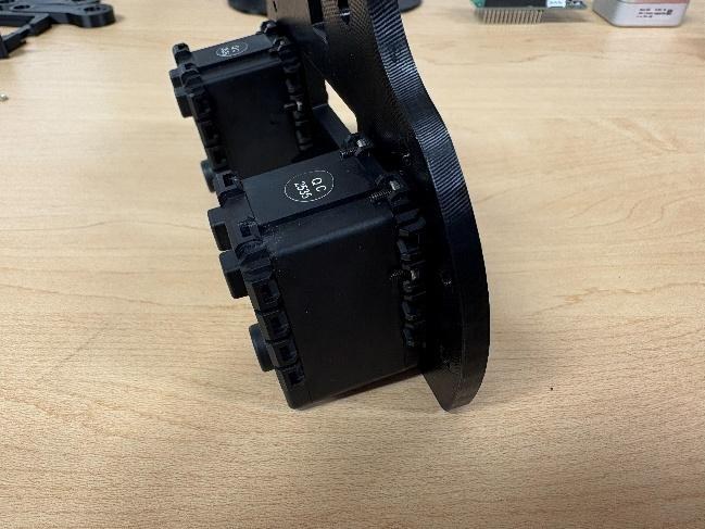 The same pair of servos seen edge-on