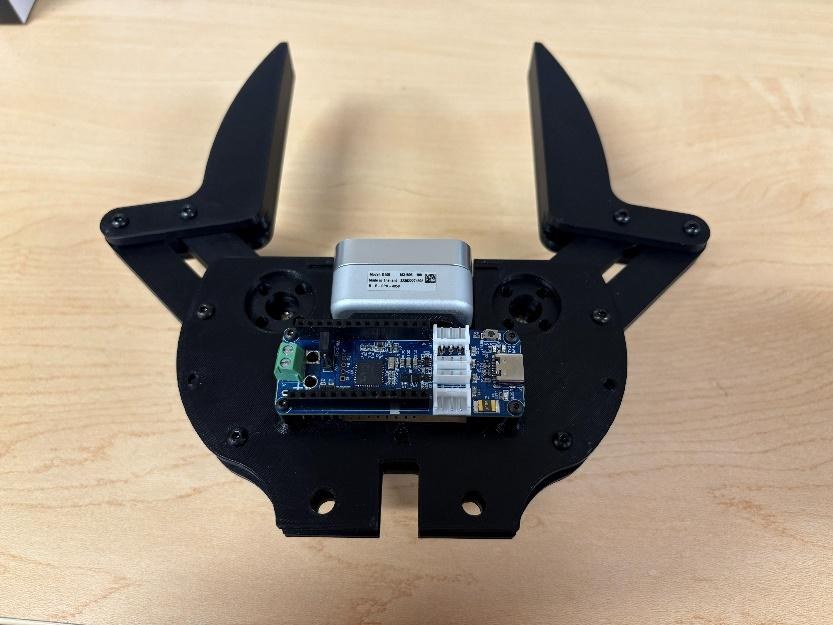 The OpenRB-150 board mounted on the gripper