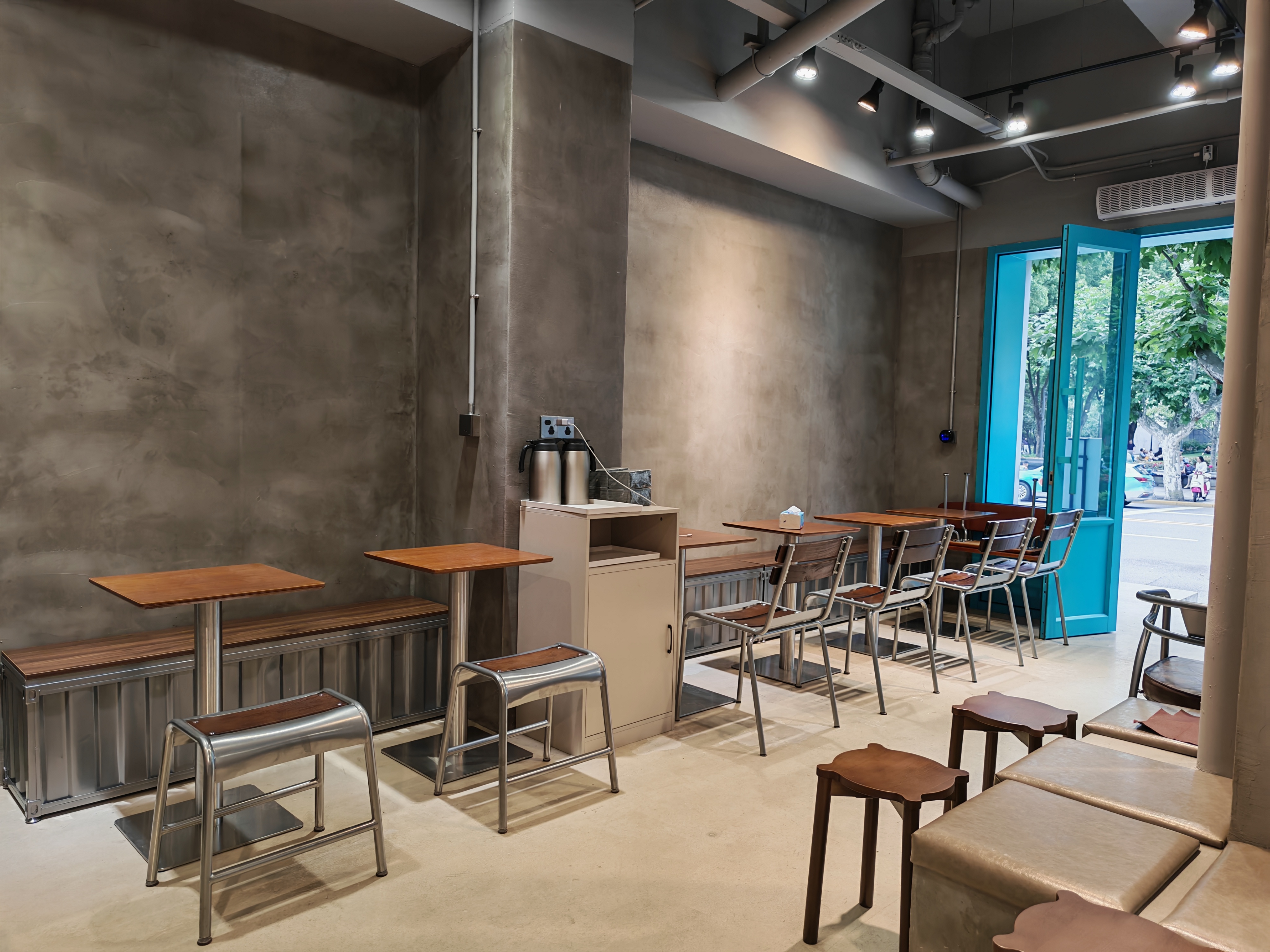 Lyze Coffee interior