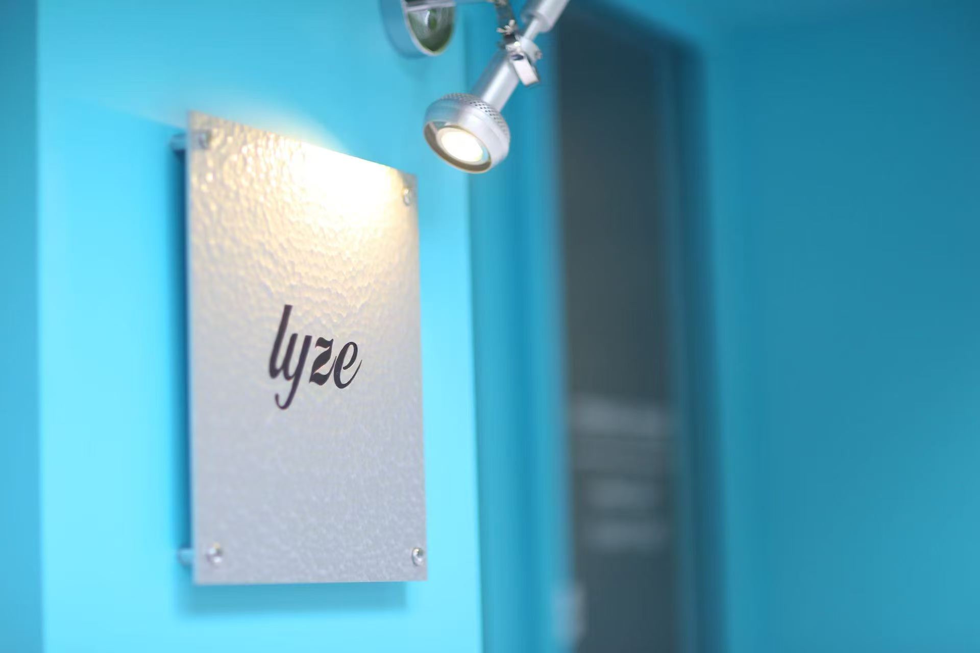 Lyze sign