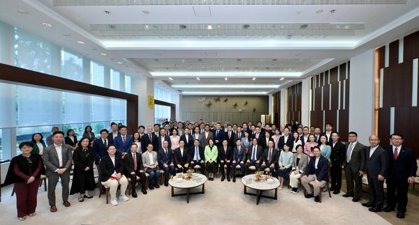 Chief Executive Launches Innovative Dialogue Format with LegCo