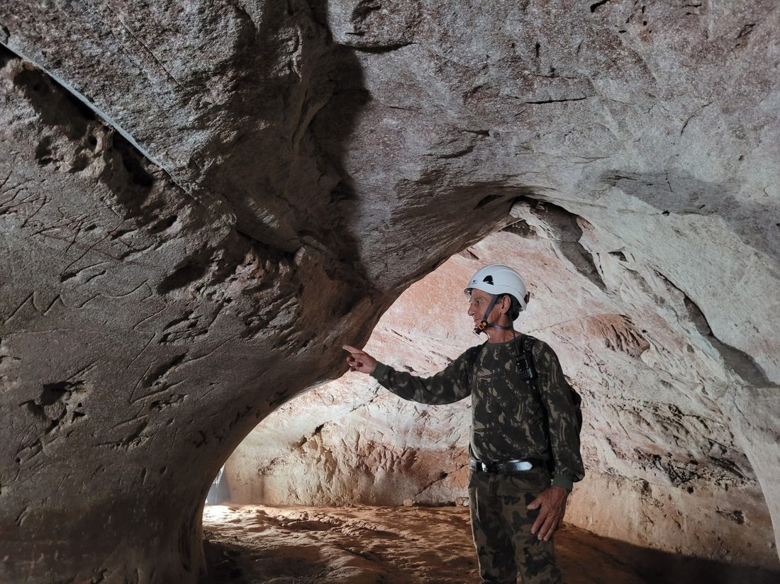 Exploração de paleotoca na Serra Geral