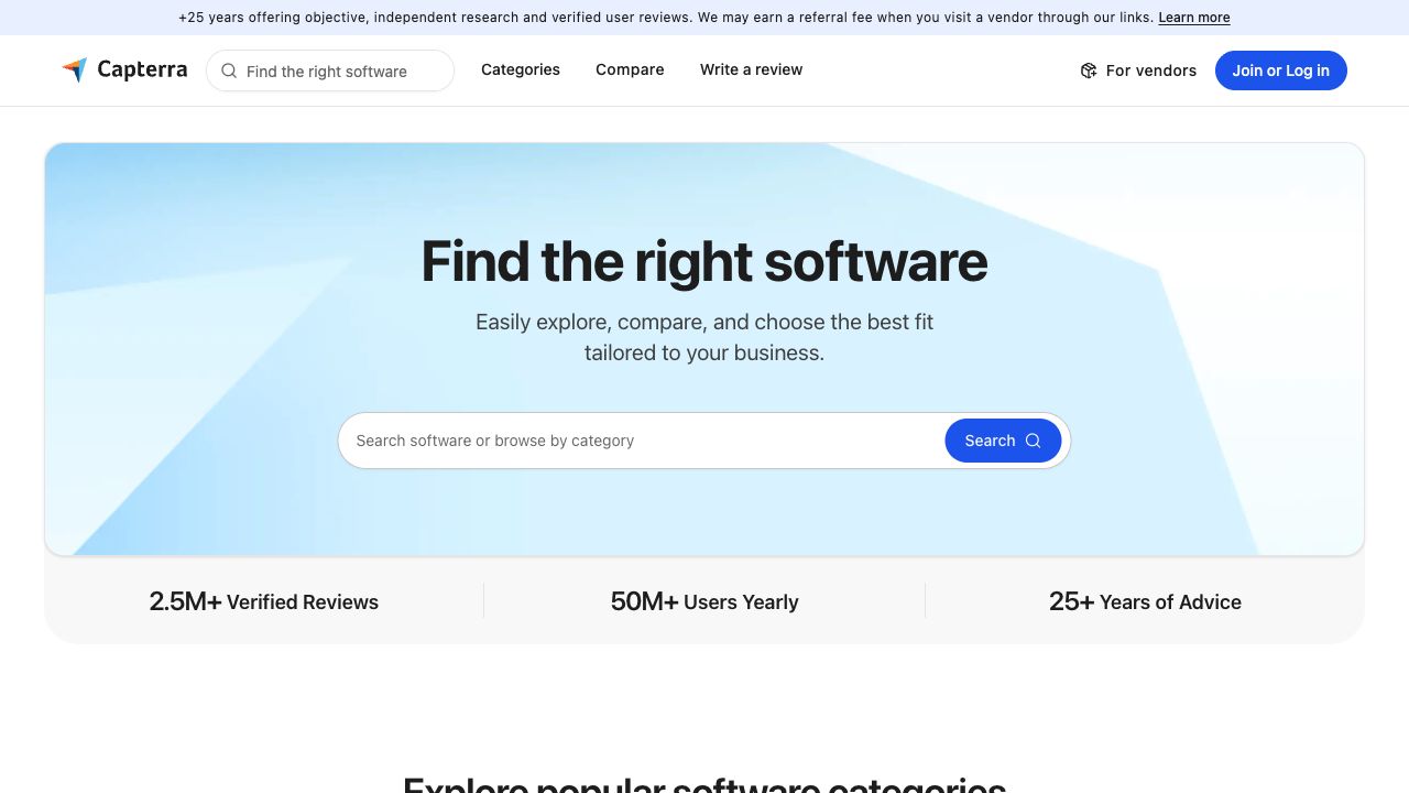 Capterra 首页提供商业软件搜索、分类和比较入口