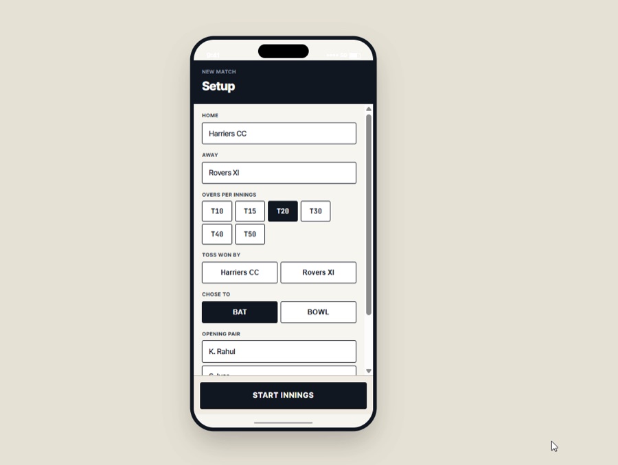 实际生成:板球计分 App(Tracket)移动端界面——深色 Header + 比分显示 + 操作按钮,针对户外阳光场景做了高对比度设计