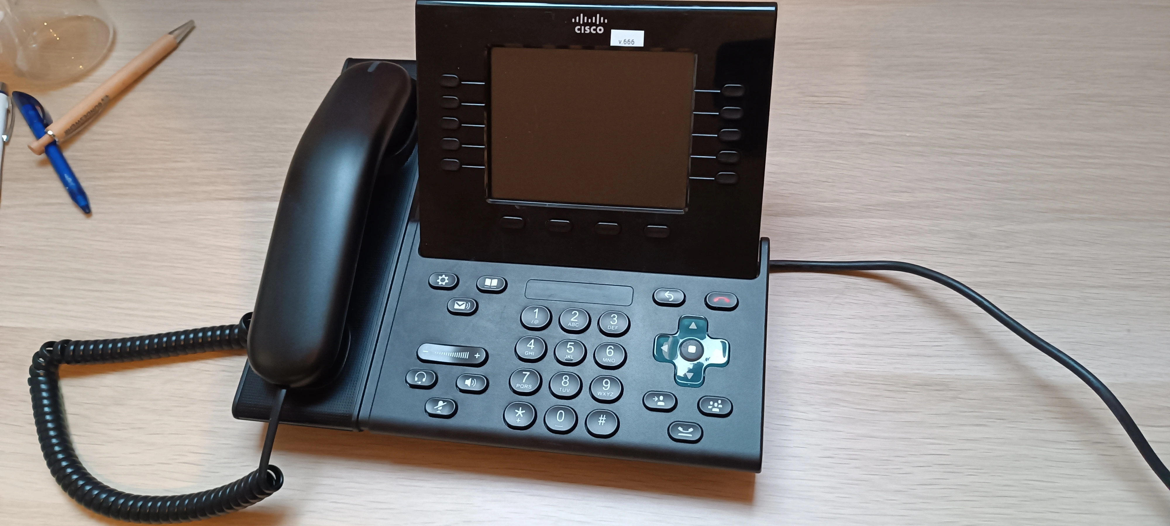 Cisco CP-9951 beim finalen Offline-Kaltstart mit abgezogenem Ethernet