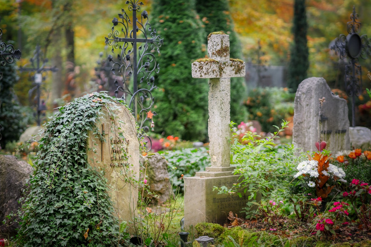 Stroll Through the Lothian Cemetery