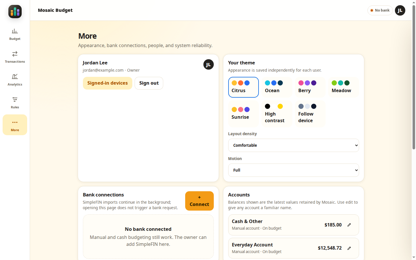 Mosaic Budget settings screen showing its selectable visual themes and display preferences