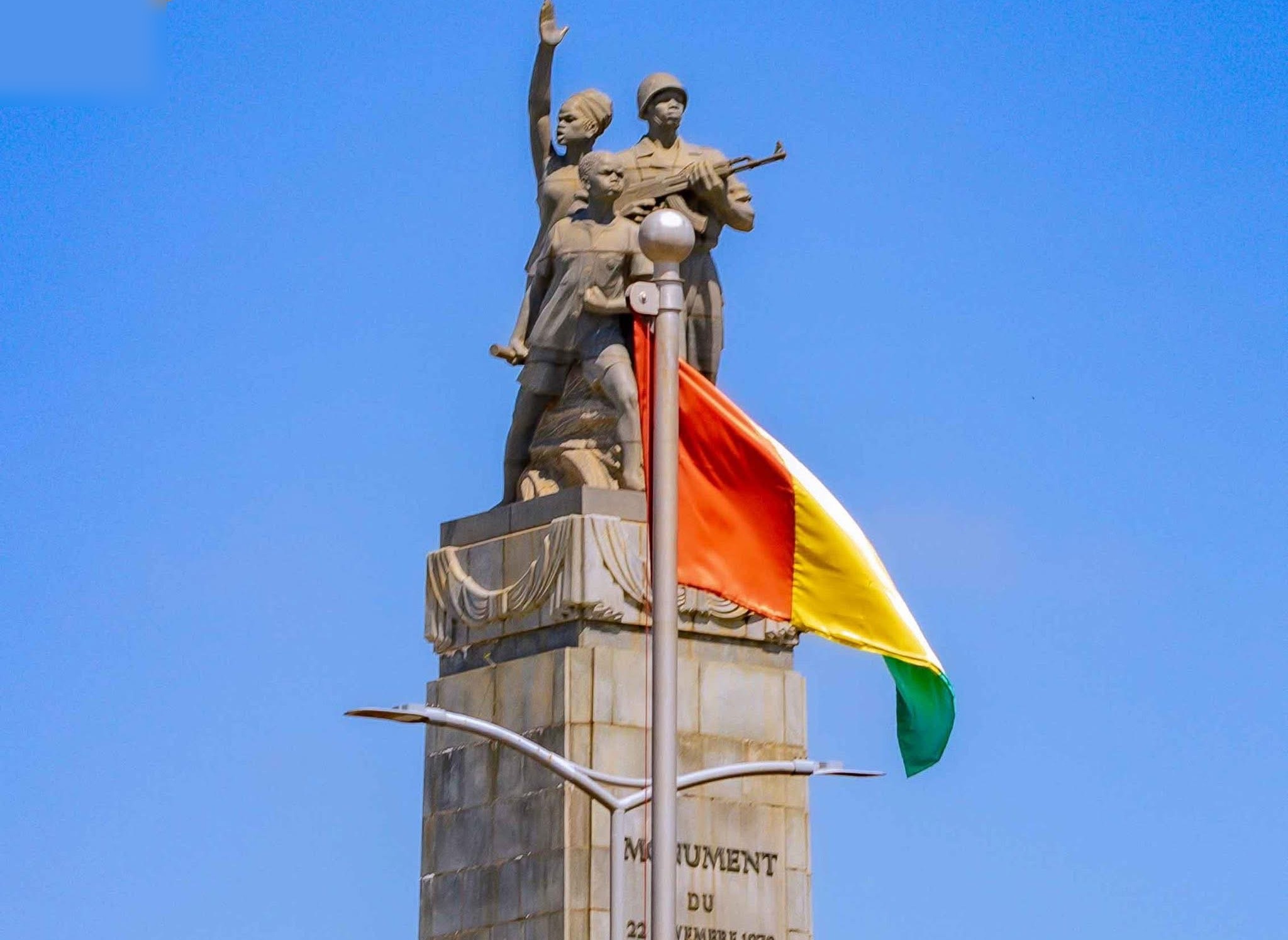 Guinea flag monument