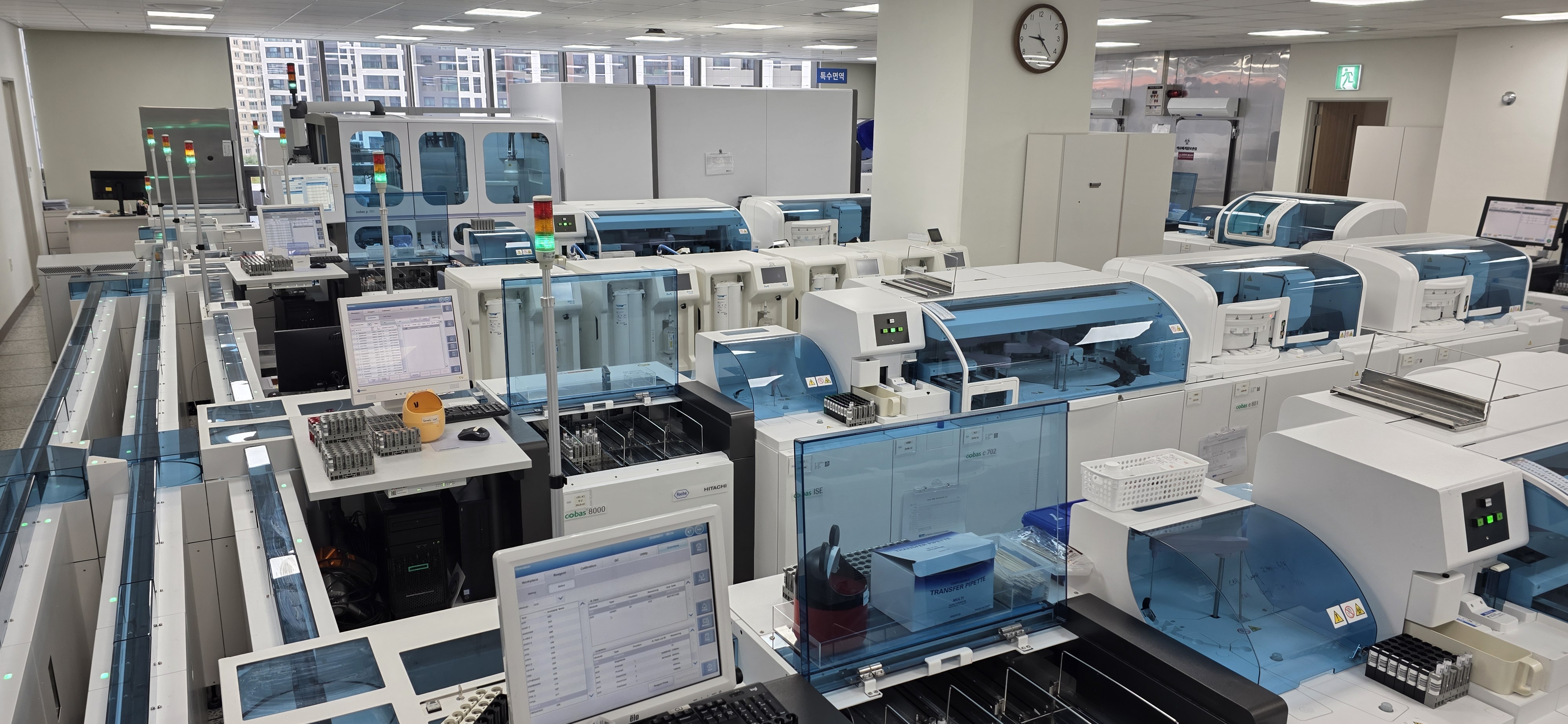 cobas c 702 + ISE 설치 현장