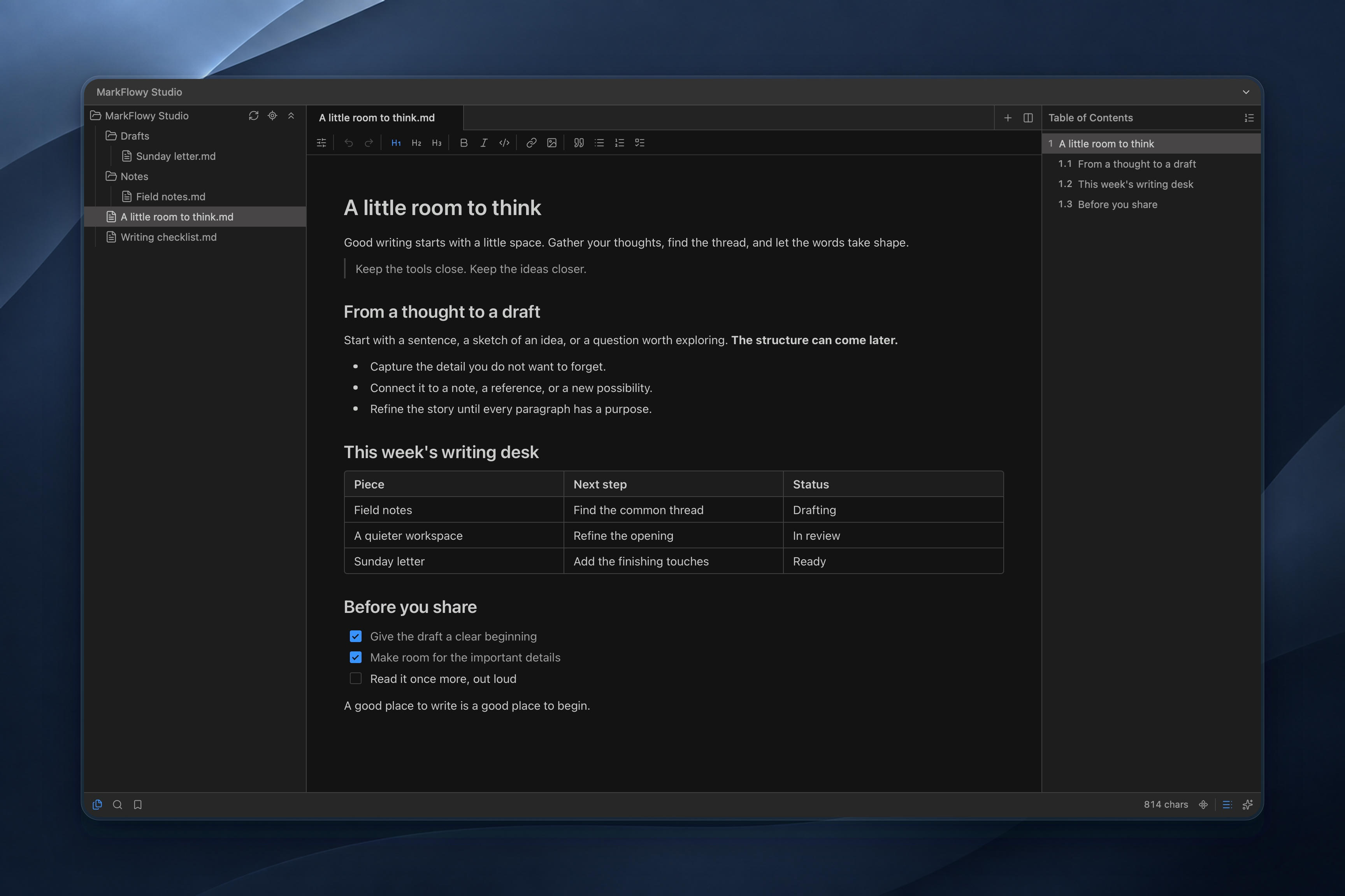 The same writing workspace in a dark theme