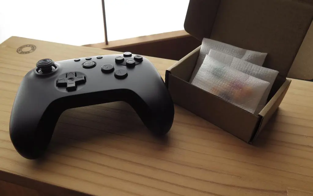 https://raw.githubusercontent.com/dyreschlock/dyreschlock.github.photos/master/photo/260621_8bitdo_64/IMG_4696_t.webp
