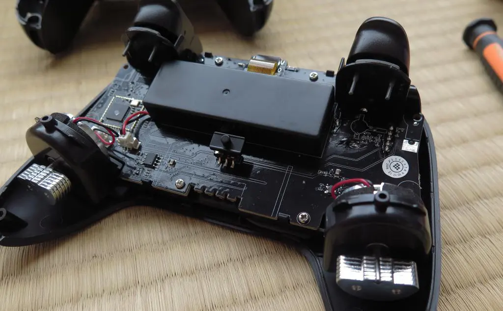 https://raw.githubusercontent.com/dyreschlock/dyreschlock.github.photos/master/photo/260621_8bitdo_64/IMG_4720_t.webp