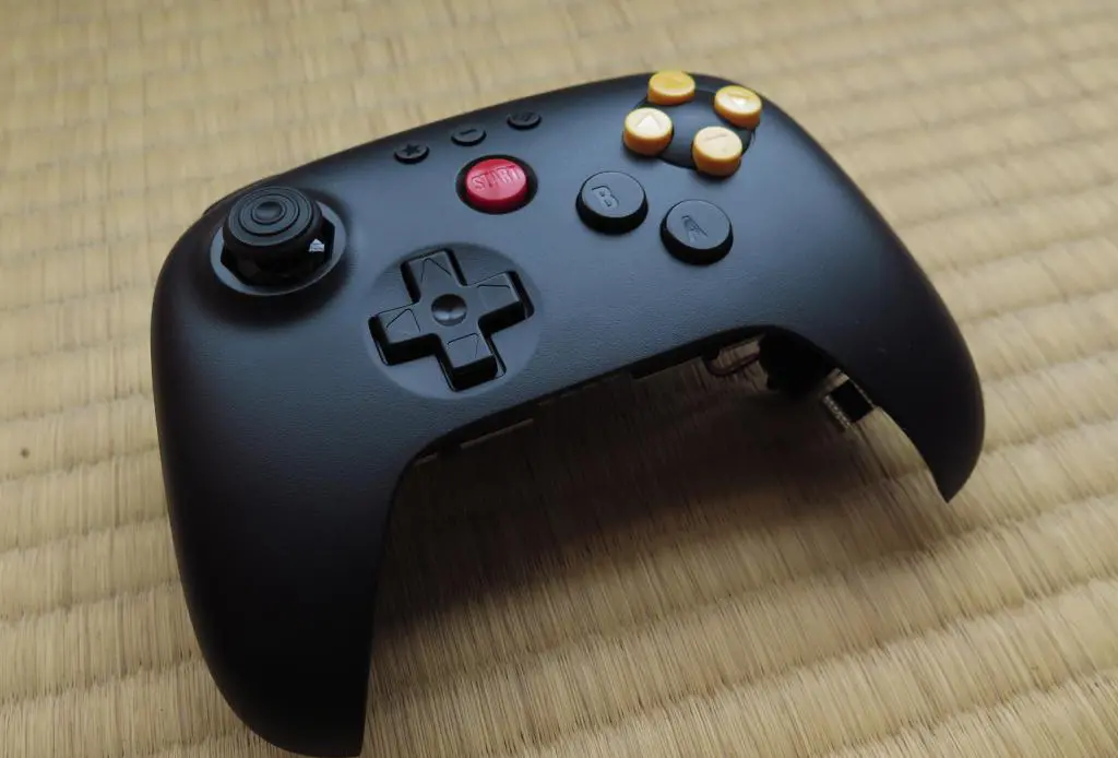 https://raw.githubusercontent.com/dyreschlock/dyreschlock.github.photos/master/photo/260621_8bitdo_64/IMG_4743_t.webp