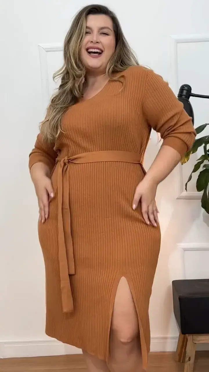 Mulher elegante sentindo-se confiante com o Short Cinta Modelador