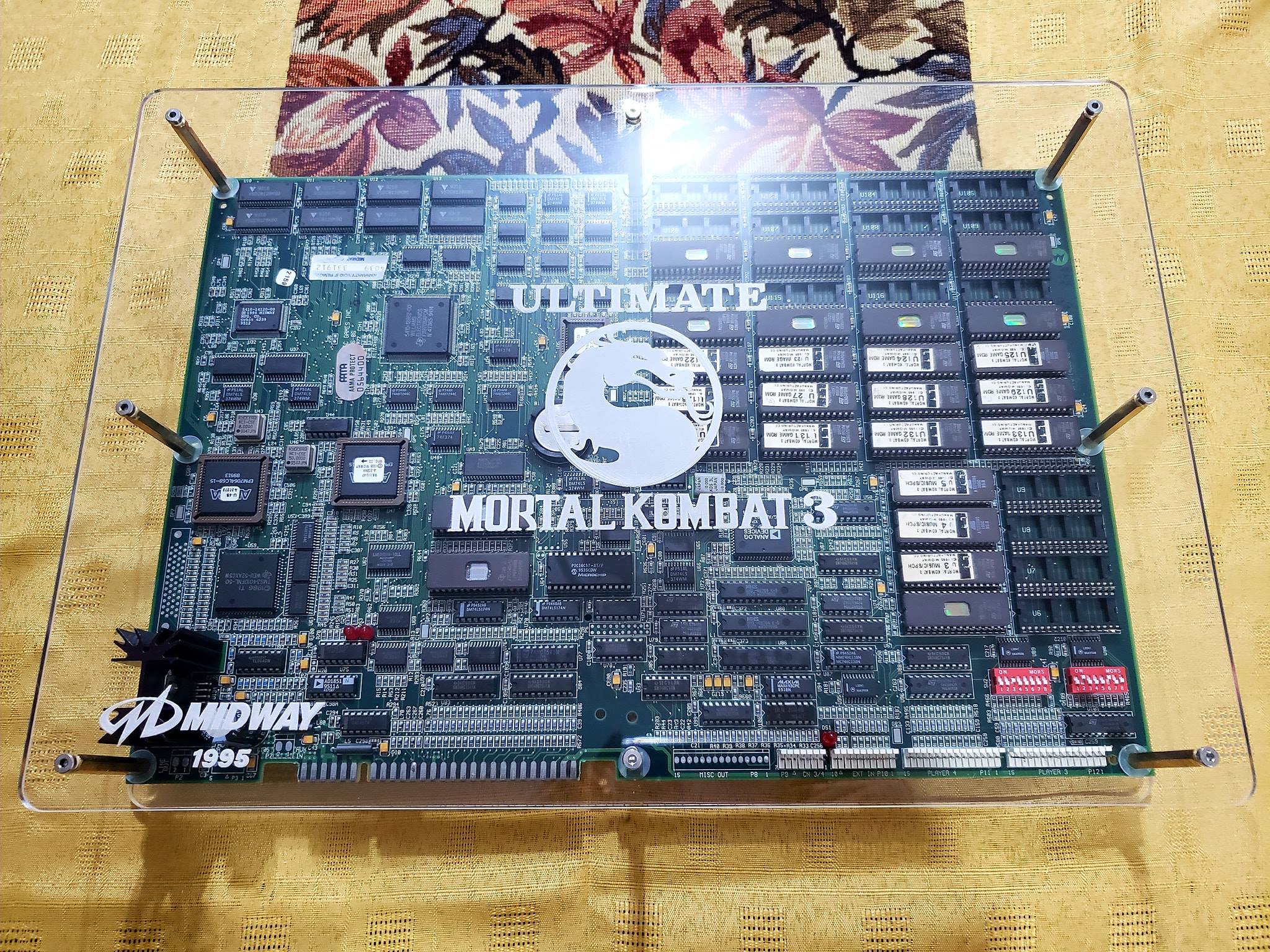 Ultimate Mortal Kombat 3 arcade PCB with case