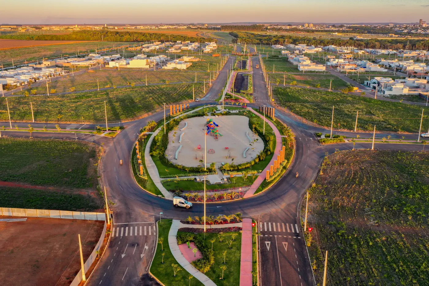 Vista aérea do Jardim Europa ao entardecer, em Primavera do Leste, MT