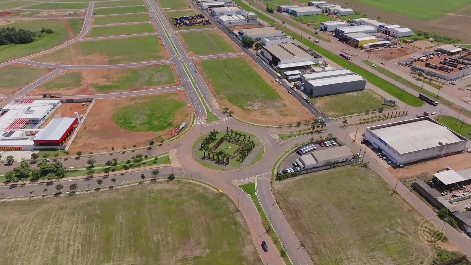 Vista aérea de uma das rotatórias escultóricas do Masterplan Cosentino
