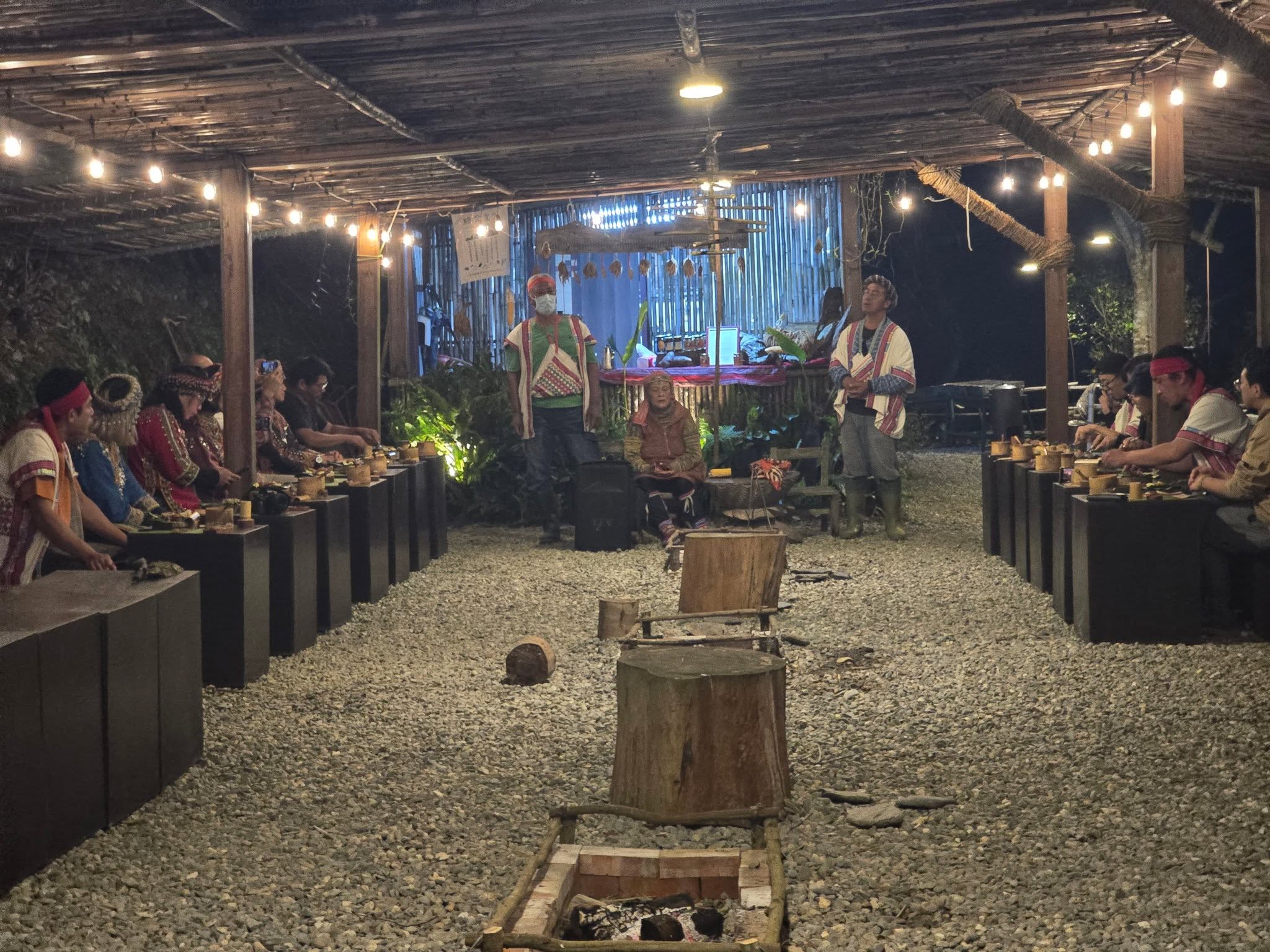 獵人星空餐桌長廊營火夜宴
