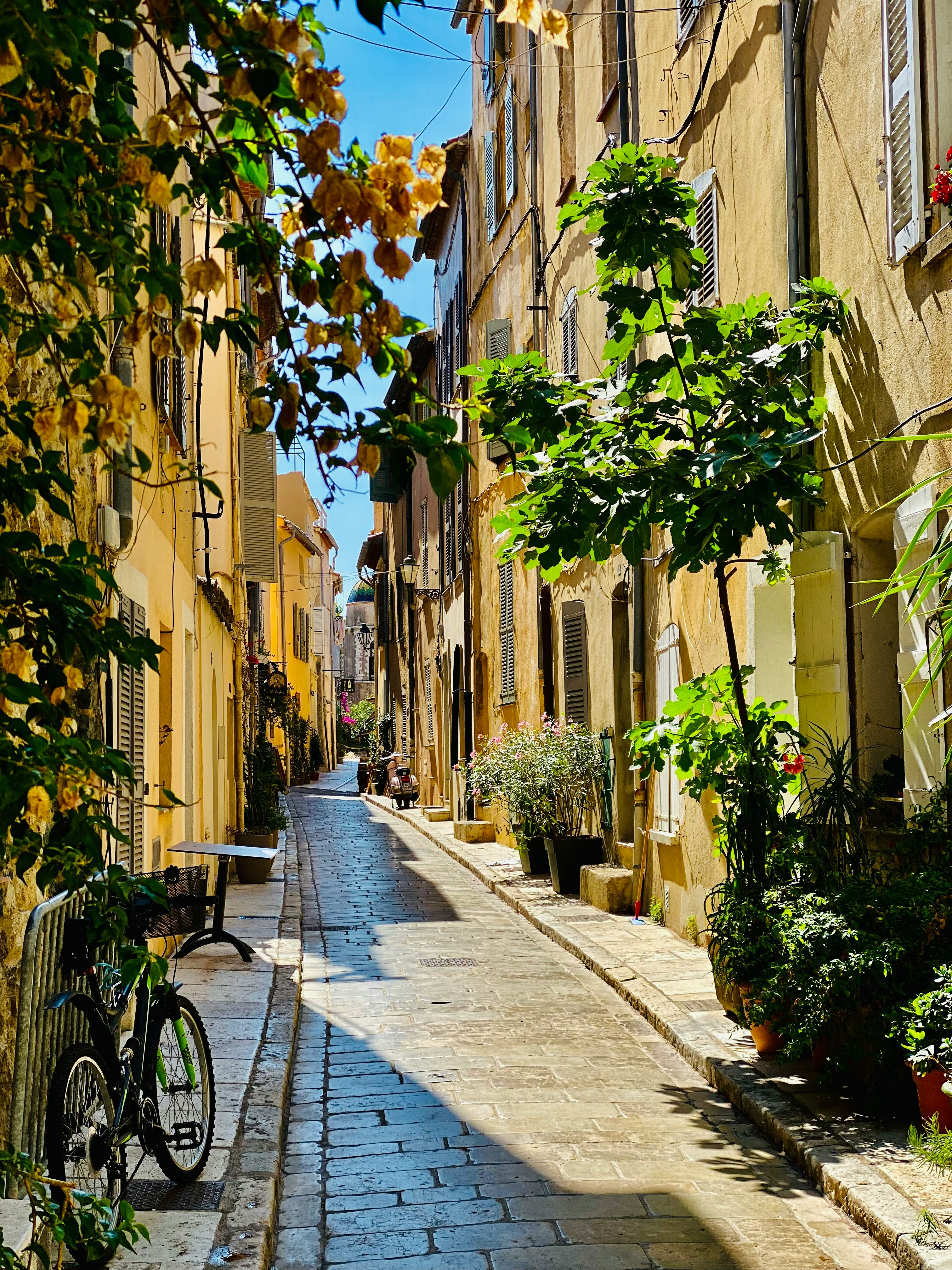 Calle italiana soleada